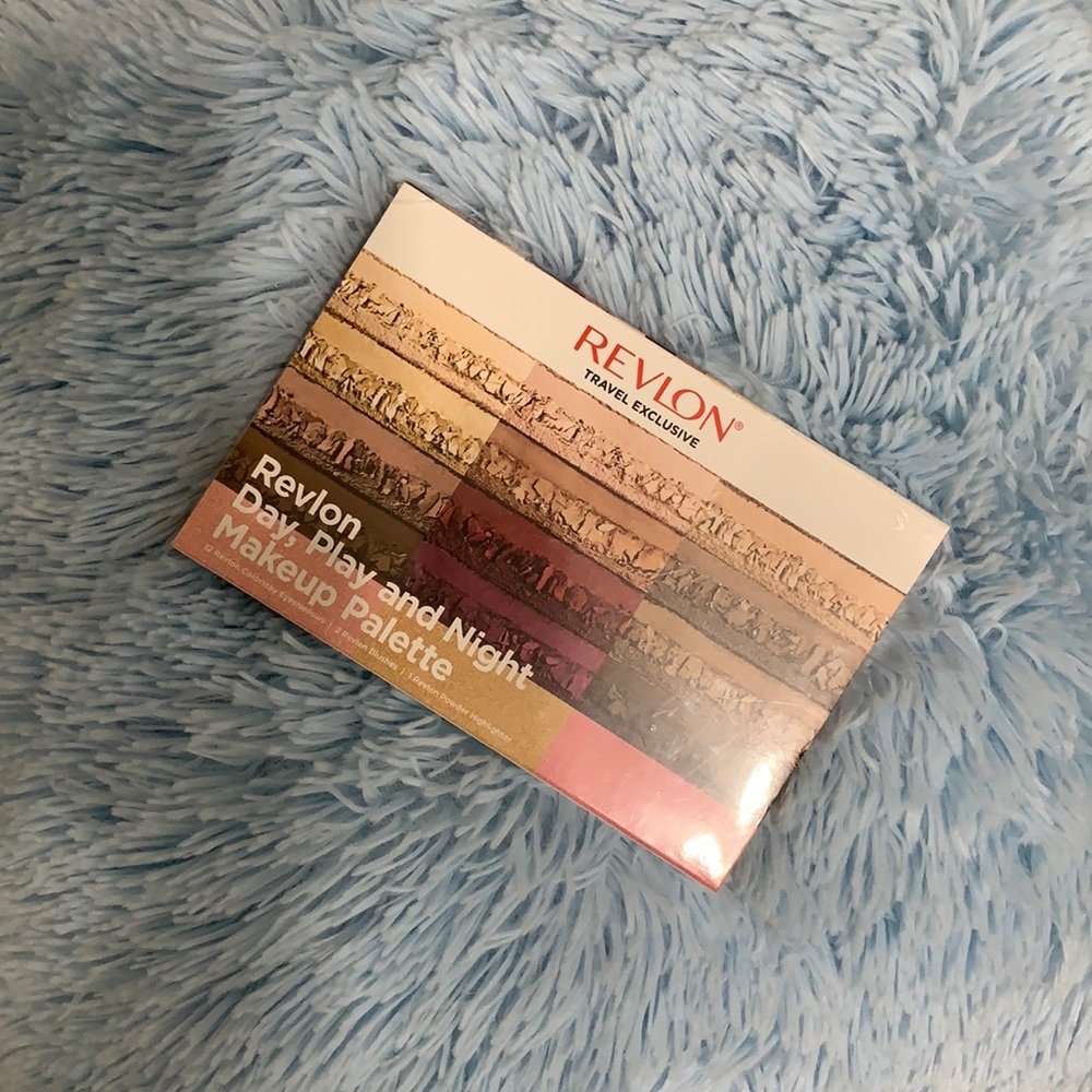 Reckon Travel Exclusive Makeup Palette.